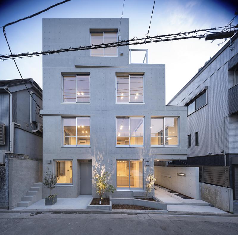 Dossier de presse | 3153-05 - Communiqué de presse | Ryuichi Sasaki Architecture crée Escenario Meguro Hanabusayama, une œuvre qui allie habitat urbain et forme naturelle - Ryuichi Sasaki Architecture - Architecture résidentielle - <font dir="auto" style="vertical-align: inherit;"><font dir="auto" style="vertical-align: inherit;"> STREET VIEW</font></font> - Crédit photo :  Takumi Ota Photography 