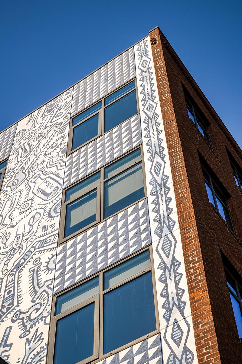 Dossier de presse | 1472-16 - Communiqué de presse | Fishtown Urby - Concrete Amsterdam - Architecture résidentielle - Artwork Facade - Crédit photo : Robert Tsai