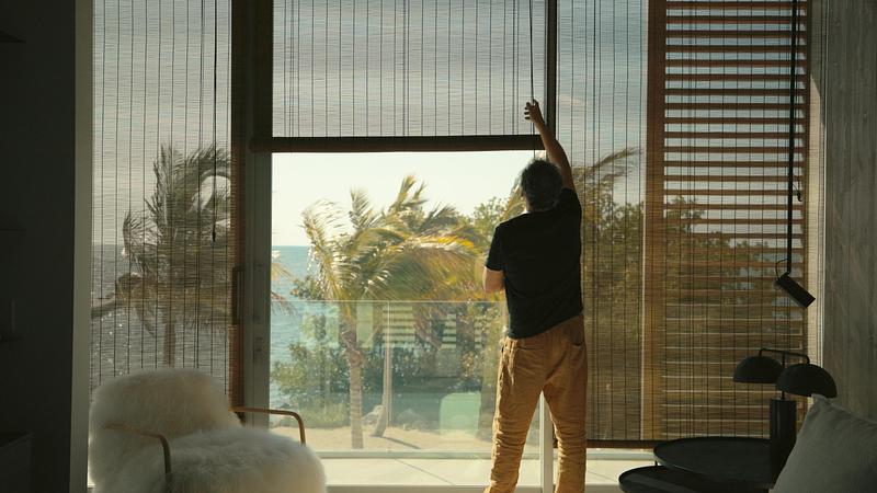 Dossier de presse | 2757-58 - Communiqué de presse | STRANG’s Van der Vlugt Residence Sets New Standard for Coastal Resilience in Florida - STRANG - Architecture résidentielle - The home's carefully framed views showcase the relatively untouched stretch of coastline. - Crédit photo : Ryan Lester, Architecture Sarasota