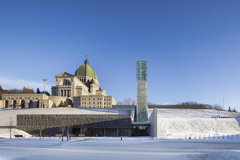 Dossier de presse | 865-63 - Communiqué de presse | Nouveau pavillon d’accueil de l’Oratoire Saint-Joseph : un ajout contemporain à l'un des sites culturels les plus fréquentés de Montréal - Lemay - Architecture institutionnelle - Crédit photo : Adrien Williams