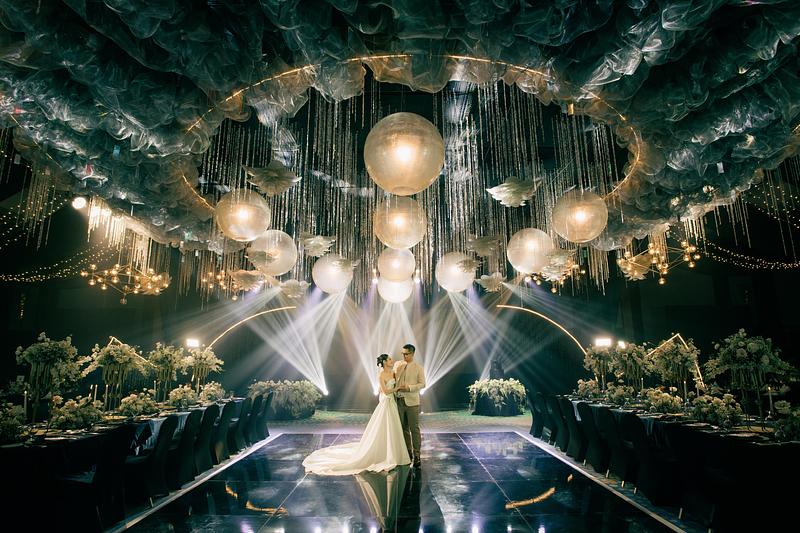 Dossier de presse | 7807-01 - Communiqué de presse | Nova Pendant Light : une suspension sculpturale qui réinvente la lumière contemporaine - Joseph Rastrullo - Design d’éclairage - Crédit photo : Rastrullo X Mico Gonzales