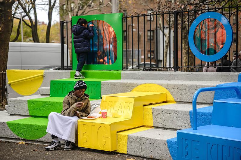 Dossier de presse | 5595-11 - Communiqué de presse | New Community-led Playscape in a New York Public Housing Development - The Urban Conga - Art - An open-ended design allows the space to adapt to a range of activities. - Crédit photo : Brook Banister