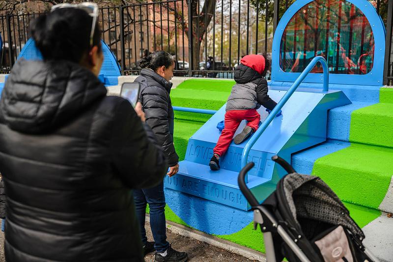Dossier de presse | 5595-11 - Communiqué de presse | New Community-led Playscape in a New York Public Housing Development - The Urban Conga - Art - Crédit photo :  Brook Banister 