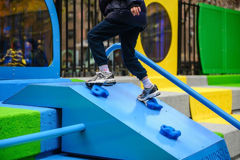Dossier de presse | 5595-11 - Communiqué de presse | New Community-led Playscape in a New York Public Housing Development - The Urban Conga - Art - A climbing wall meant to encourage active play and exploration within the space.  - Crédit photo : Brook Banister