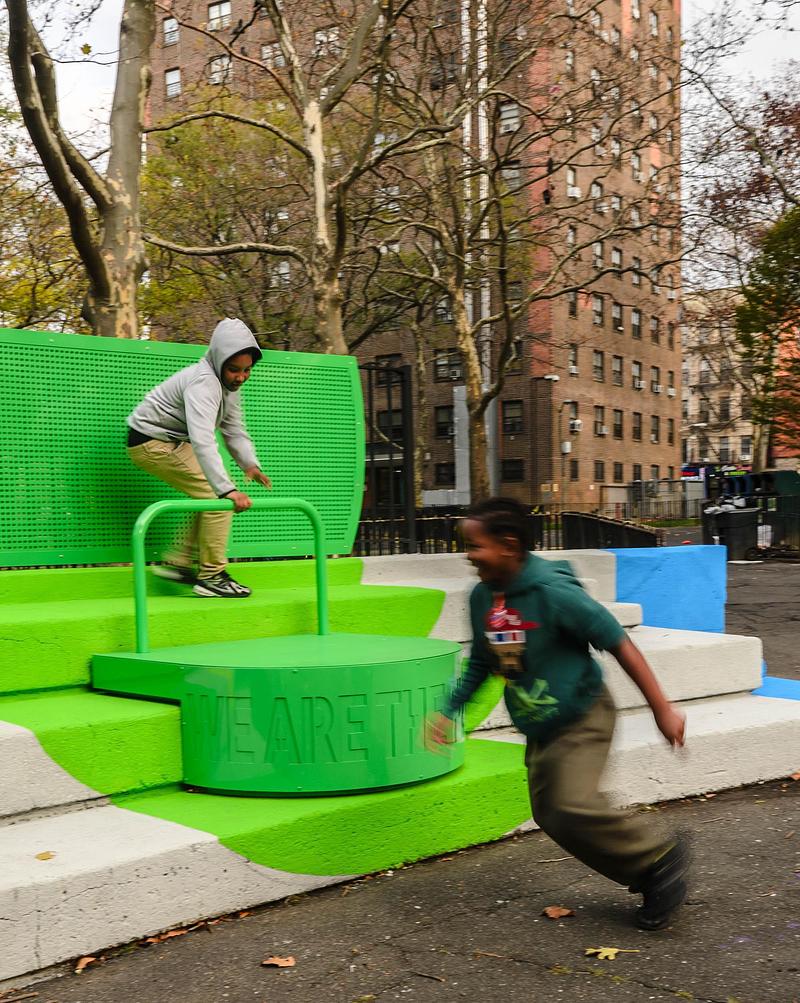 Dossier de presse | 5595-11 - Communiqué de presse | New Community-led Playscape in a New York Public Housing Development - The Urban Conga - Art - Crédit photo : Brook Banister
