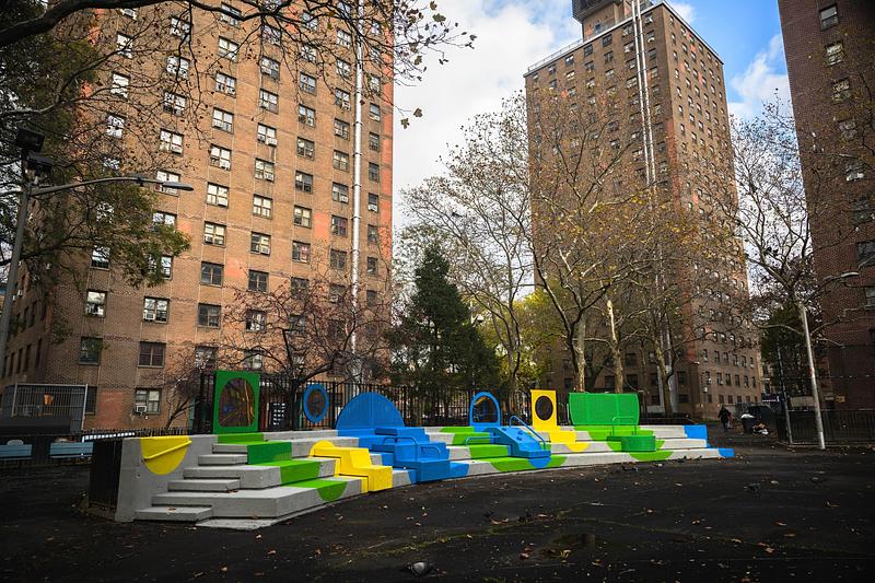 Dossier de presse | 5595-11 - Communiqué de presse | New Community-led Playscape in a New York Public Housing Development - The Urban Conga - Art - Crédit photo : Brook Banister