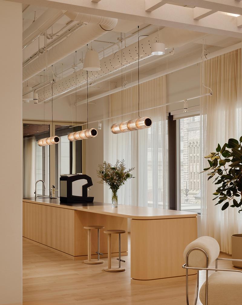 Dossier de presse | 1303-29 - Communiqué de presse | Cain Lamarre : réinventer le bureau d’avocat au cœur du patrimoine montréalais - Sid Lee Architecture - Design d’intérieur commercial - Crédit photo : Alex Lesage