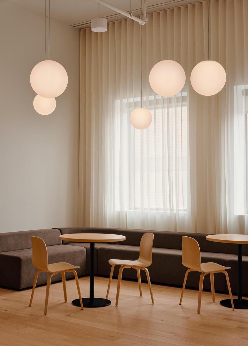 Dossier de presse | 1303-29 - Communiqué de presse | Cain Lamarre : réinventer le bureau d’avocat au cœur du patrimoine montréalais - Sid Lee Architecture - Design d’intérieur commercial - Crédit photo : Alex Lesage