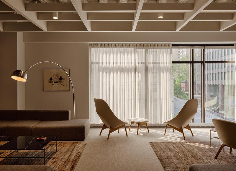 Dossier de presse | 1303-29 - Communiqué de presse | Cain Lamarre : réinventer le bureau d’avocat au cœur du patrimoine montréalais - Sid Lee Architecture - Design d’intérieur commercial - Crédit photo : Alex Lesage