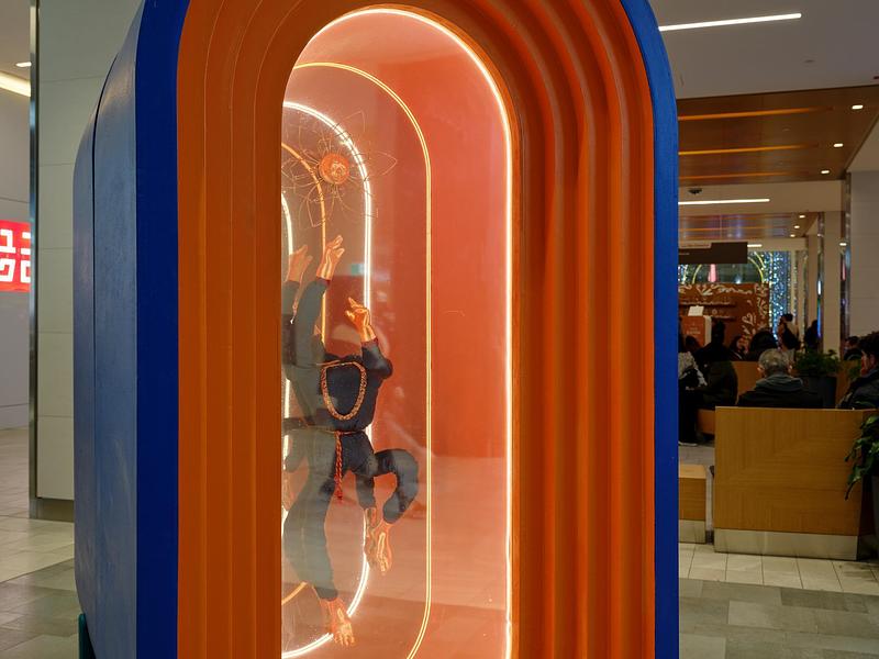 Dossier de presse | 583-26 - Communiqué de presse | Montréal s’illumine : LUMINO déploie 35 œuvres au Quartier des spectacles et au centre-ville - Partenariat du Quartier des spectacles - Évènement + Exposition - Entre maintenant et l'infini, Jeremy Shantz - Crédit photo : Ulysse Lemerise / OSA