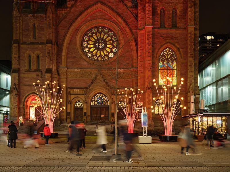 Dossier de presse | 583-26 - Communiqué de presse | Montréal s’illumine : LUMINO déploie 35 œuvres au Quartier des spectacles et au centre-ville - Partenariat du Quartier des spectacles - Évènement + Exposition - Anemonia, TILT  - Crédit photo : Ulysse Lemerise / OSA