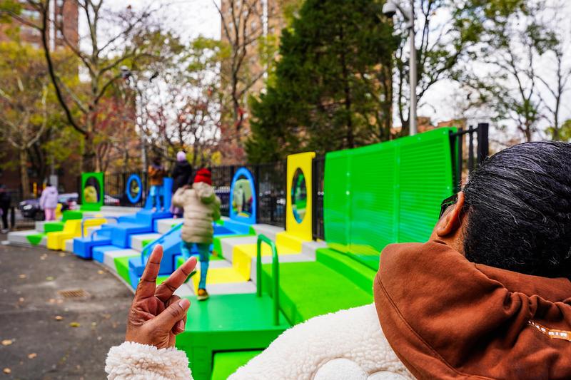 Dossier de presse | 5595-11 - Communiqué de presse | New Community-led Playscape in a New York Public Housing Development - The Urban Conga - Art - Crédit photo : Tameek Williams
