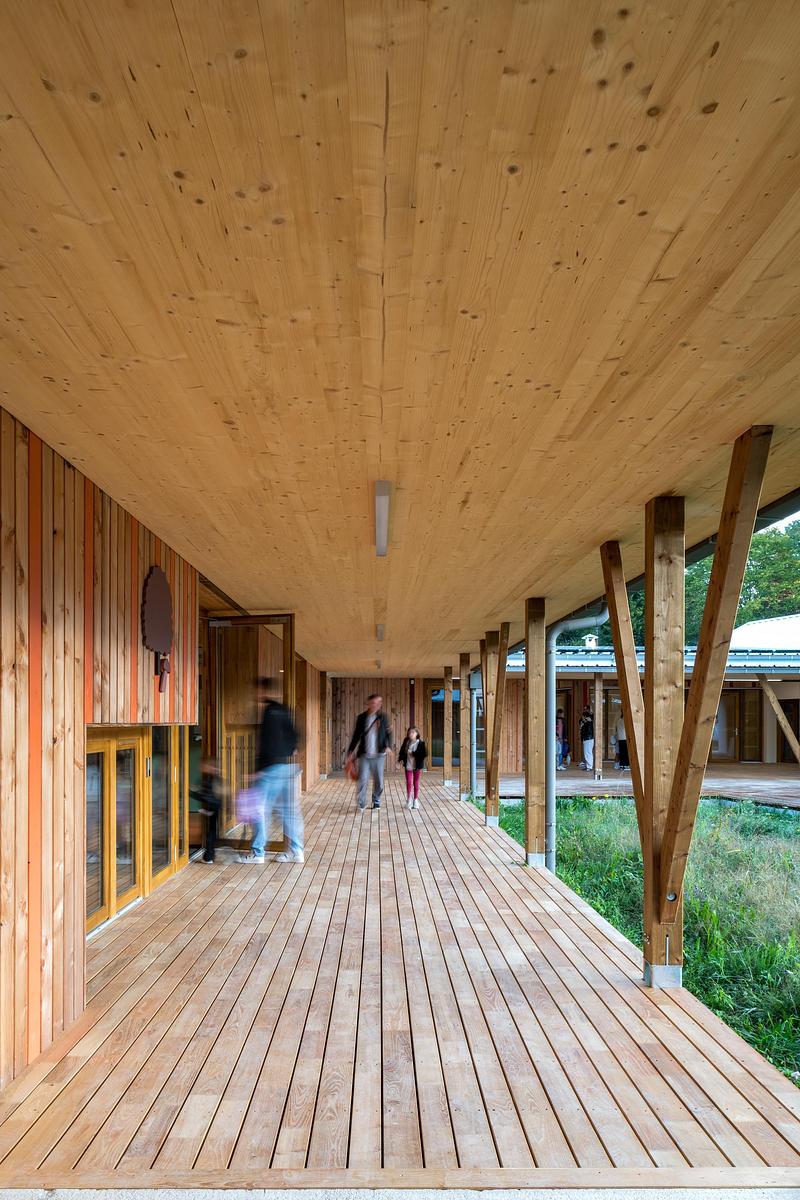 Press kit | 1065-03 - Press release | Leisure Centre with Dormitory - Atelier Quatre and r2k architectes - Institutional Architecture - Unit for children âge 3  to 5  - Photo credit:  TREMEGE Frederic 