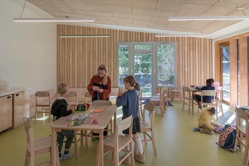 Press kit | 1065-03 - Press release | Leisure Centre with Dormitory - Atelier Quatre and r2k architectes - Institutional Architecture - Atelier, reused frame of doors fot acoustic wall - Photo credit:  TREMEGE Frederic 