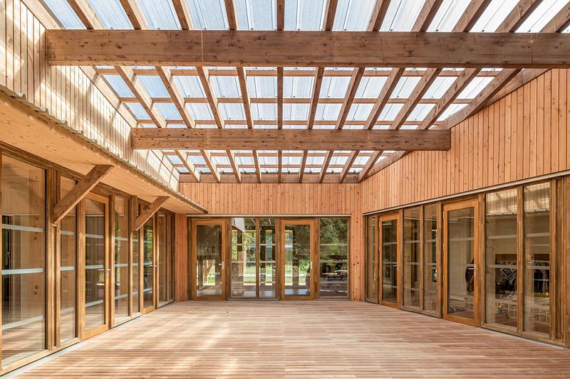 Press kit | 1065-03 - Press release | Leisure Centre with Dormitory - Atelier Quatre and r2k architectes - Institutional Architecture - Patio, unit children aged from 3 to 5  - Photo credit:  TREMEGE Frederic 