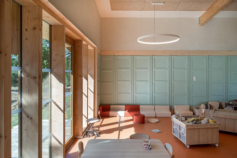 Press kit | 1065-03 - Press release | Leisure Centre with Dormitory - Atelier Quatre and r2k architectes - Institutional Architecture - Interior, walls from reused doors - Photo credit:  TREMEGE Frederic 