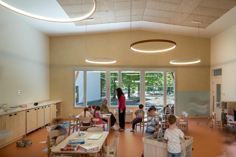 Press kit | 1065-03 - Press release | Leisure Centre with Dormitory - Atelier Quatre and r2k architectes - Institutional Architecture - Atelier - Photo credit:  TREMEGE Frederic 