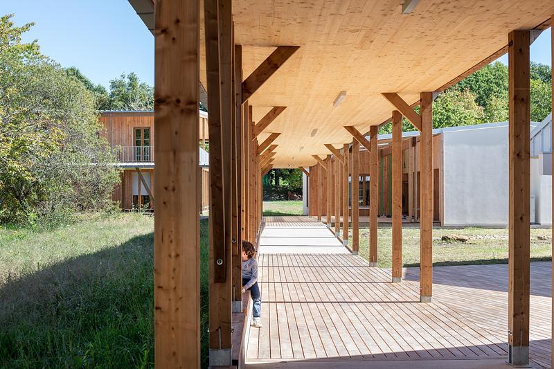 Press kit | 1065-03 - Press release | Leisure Centre with Dormitory - Atelier Quatre and r2k architectes - Institutional Architecture - Gallery - Photo credit:  TREMEGE Frederic 