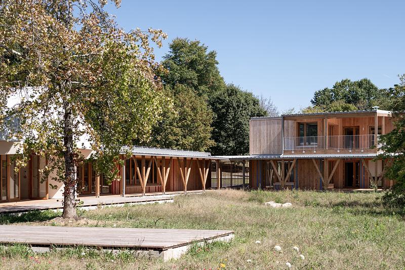 Press kit | 1065-03 - Press release | Leisure Centre with Dormitory - Atelier Quatre and r2k architectes - Institutional Architecture - Restaurant and dormitory - Photo credit:  TREMEGE Frederic 