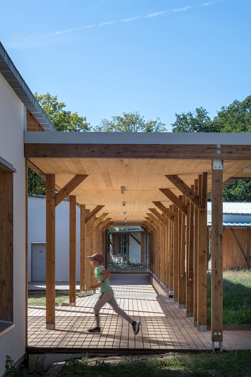 Press kit | 1065-03 - Press release | Leisure Centre with Dormitory - Atelier Quatre and r2k architectes - Institutional Architecture - Passage - Photo credit:  TREMEGE Frederic 