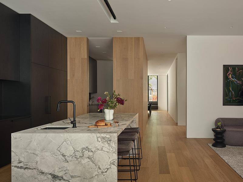 Press kit | 7695-01 - Press release | House 117 - Izen Architecture Inc. and DS Interiors Inc. - Residential Architecture - Photo credit: Younes Bounhar / DoubleSpace