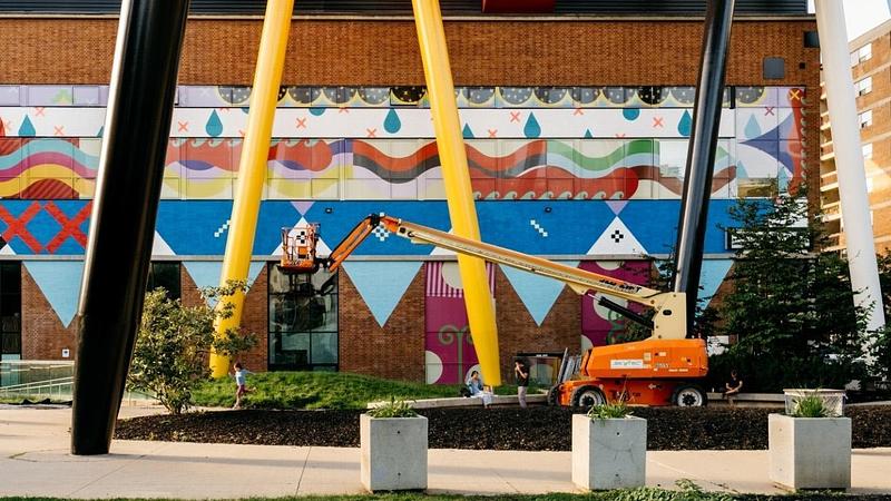 Dossier de presse | 1607-16 - Communiqué de presse | Toronto’s Stories Through Design: DesignTO Festival Returns in January - DesignTO - Évènement + Exposition - Art &amp; Architecture Trivia Night - Crédit photo : Pi'tawita'iek: we go up river (mural by Jordan Bennett), photo by Kurtis Chen