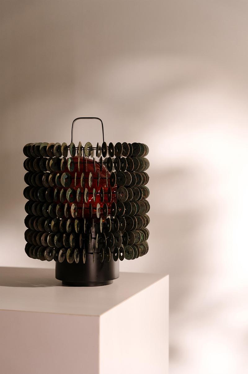 Dossier de presse | 7814-01 - Communiqué de presse | Rêmên’s ROH Table Lamp Wins Prestigious 2025 LIT Lighting Design Award - Rêmên - Design d’éclairage - ROH table lamp by Sylviana Putri - Crédit photo : Rafi Ramadani, Andre Christian, and Untold studio