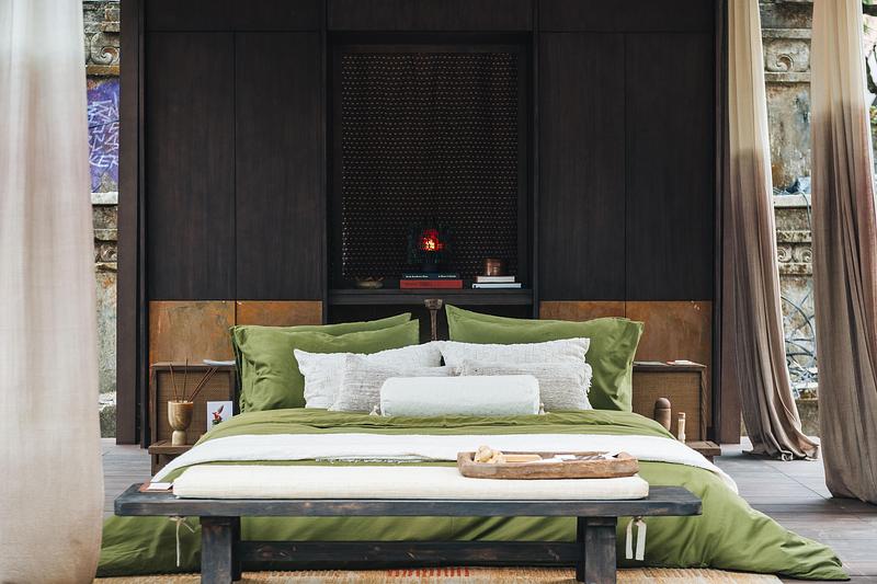 Dossier de presse | 7814-01 - Communiqué de presse | Rêmên’s ROH Table Lamp Wins Prestigious 2025 LIT Lighting Design Award - Rêmên - Design d’éclairage - ROH Table Lamp in Paviliun of Wa at Jia Curated 2025, Bali - Crédit photo : Adaptasi