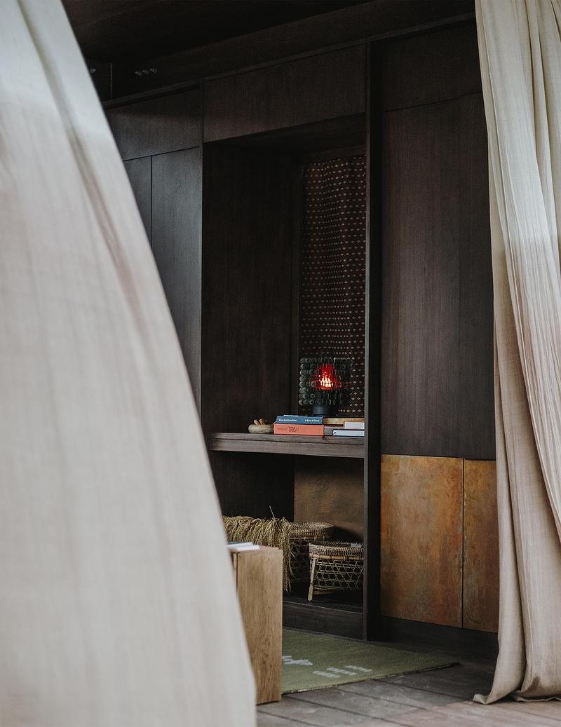 Dossier de presse | 7814-01 - Communiqué de presse | Rêmên’s ROH Table Lamp Wins Prestigious 2025 LIT Lighting Design Award - Rêmên - Design d’éclairage - ROH Table Lamp in Paviliun of Wa at Jia Curated 2025, Bali - Crédit photo : Adaptasi