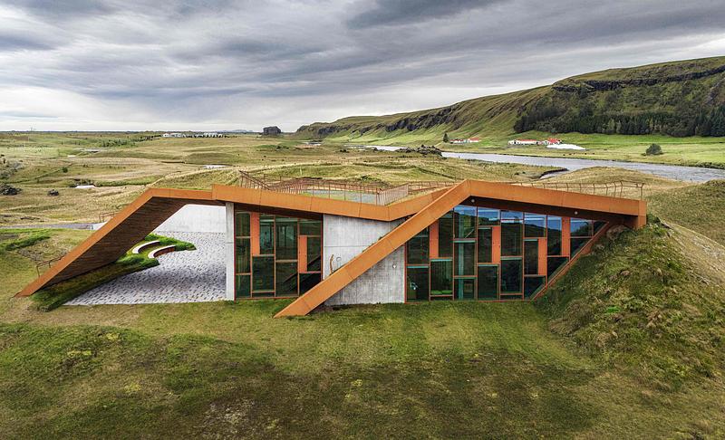 Dossier de presse | 6422-02 - Communiqué de presse | Visitor Center for Vatnajökull National Park - Arkis Architects - Architecture commerciale - Visitor center designed to blends in with the nature. - Crédit photo : Karl Vilhjálmsson