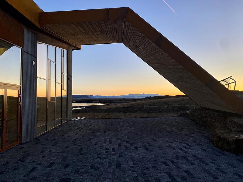 Dossier de presse | 6422-02 - Communiqué de presse | Visitor Center for Vatnajökull National Park - Arkis Architects - Architecture commerciale - Splended view over the Skaftá to Öræfajökull.<br> - Crédit photo : Karl Vilhjálmsson