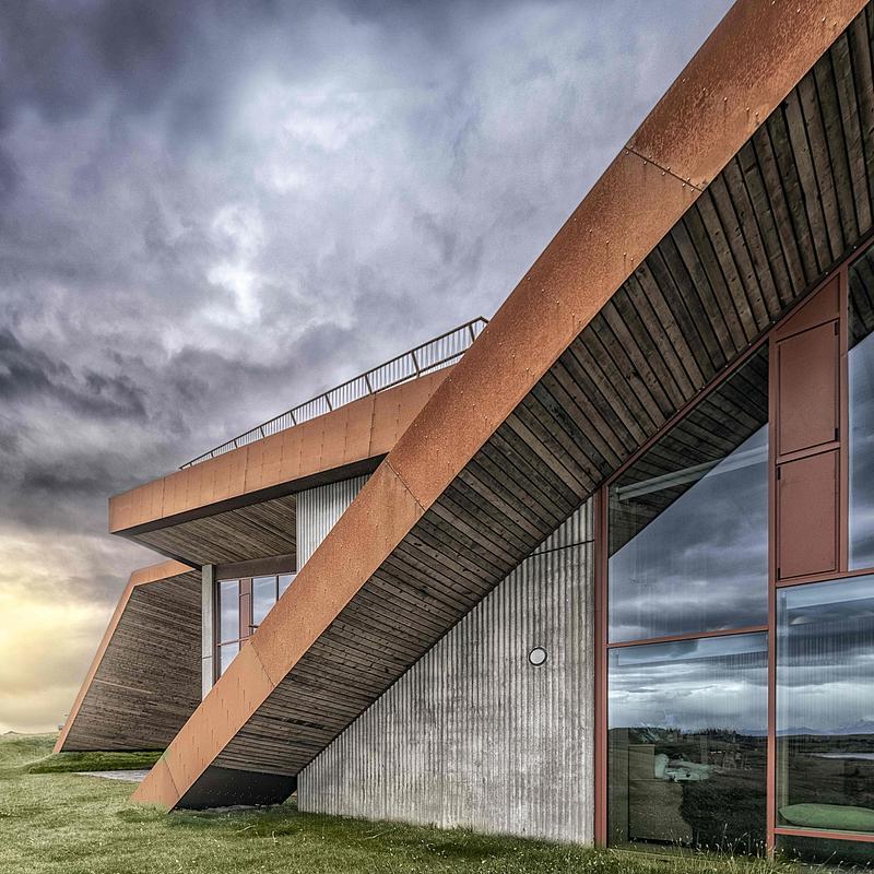 Dossier de presse | 6422-02 - Communiqué de presse | Visitor Center for Vatnajökull National Park - Arkis Architects - Architecture commerciale -  <p class="">All interior and exterior timber cladding is Icelandic, sourced from a nearby forest, ensuring responsible sourcing and full traceability throughout the production process.</p>  - Crédit photo : Karl Vilhjálmsson