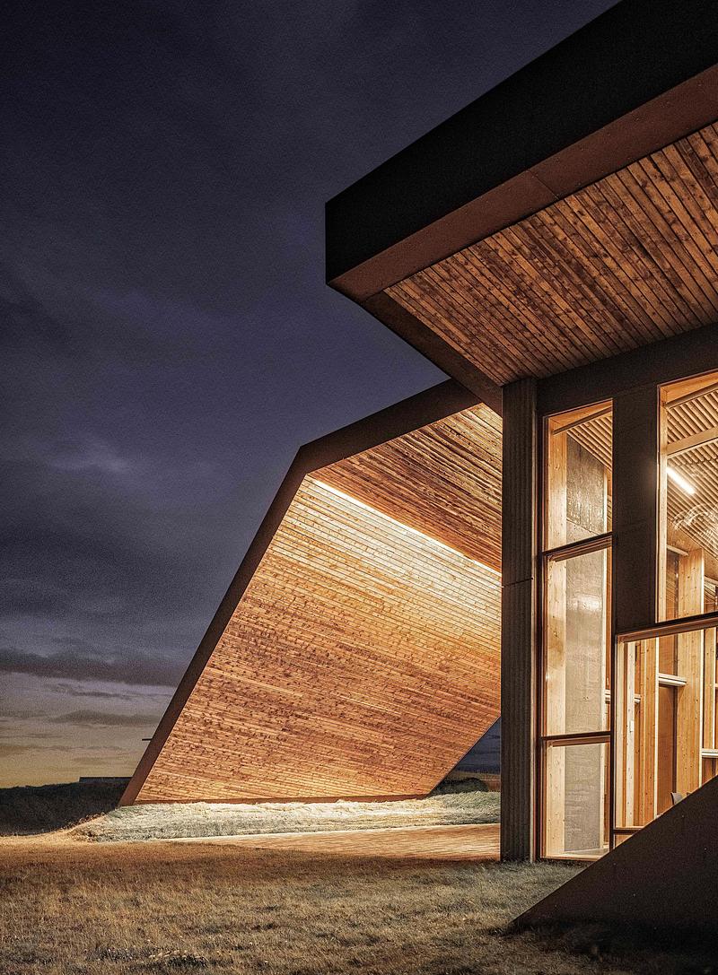 Dossier de presse | 6422-02 - Communiqué de presse | Visitor Center for Vatnajökull National Park - Arkis Architects - Architecture commerciale - The exterior timber walls of the building are all sourced from the forests of South Iceland. - Crédit photo : Karl Vilhjálmsson