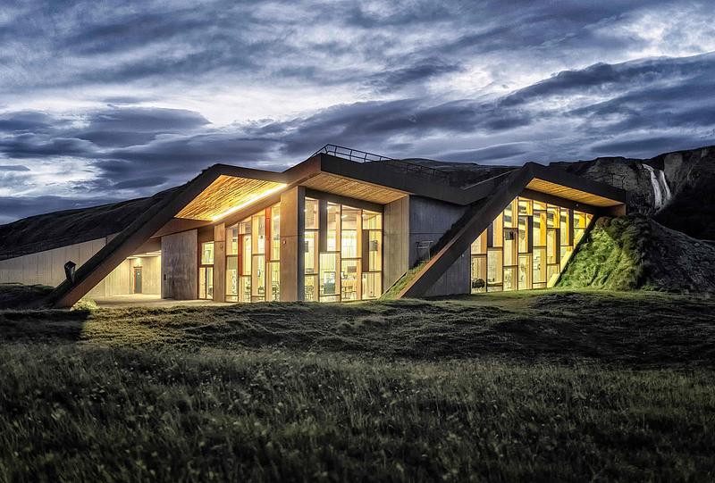 Dossier de presse | 6422-02 - Communiqué de presse | Visitor Center for Vatnajökull National Park - Arkis Architects - Architecture commerciale - The design allows the building to merge naturally with its environment. - Crédit photo :  Karl Vilhjálmsson 