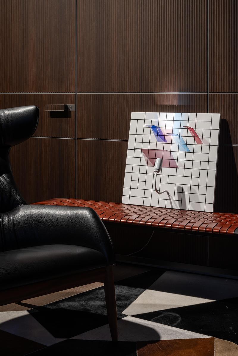 Dossier de presse | 7663-01 - Communiqué de presse | Award-Winning MOOD Luminaire Lets Users Create Personal Light Art - Vaida Atkočaitytė-Dališanskienė - Design d’éclairage - MOOD luminaire — composition 2 interacting with existing light in the room - Crédit photo :  Vaidotas Darulis 