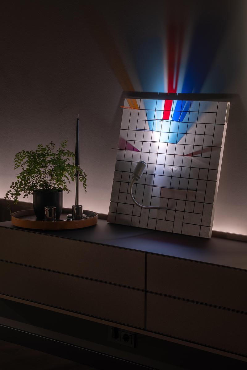 Dossier de presse | 7663-01 - Communiqué de presse | Award-Winning MOOD Luminaire Lets Users Create Personal Light Art - Vaida Atkočaitytė-Dališanskienė - Design d’éclairage - MOOD — composition 2  lit only from its own light source - Crédit photo :  Vaidotas Darulis 