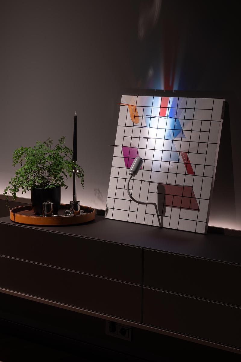 Dossier de presse | 7663-01 - Communiqué de presse | Award-Winning MOOD Luminaire Lets Users Create Personal Light Art - Vaida Atkočaitytė-Dališanskienė - Design d’éclairage - MOOD luminaire — composition 2 interacting with existing light in the room - Crédit photo :  Vaidotas Darulis 