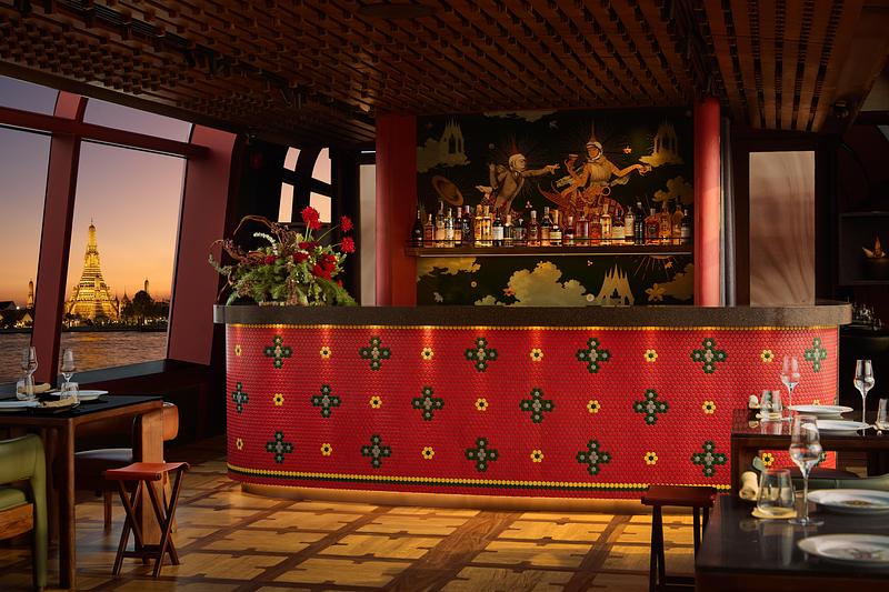 Dossier de presse | 5216-01 - Communiqué de presse | Apsara Cruise, Bar & Restaurant of The Year from  World Architecture Festival Interiors - Studio Locomotive - Design d’intérieur commercial - Apsara Cruise by Studio Locomotive - Crédit photo : Pichan Sujaritsatit