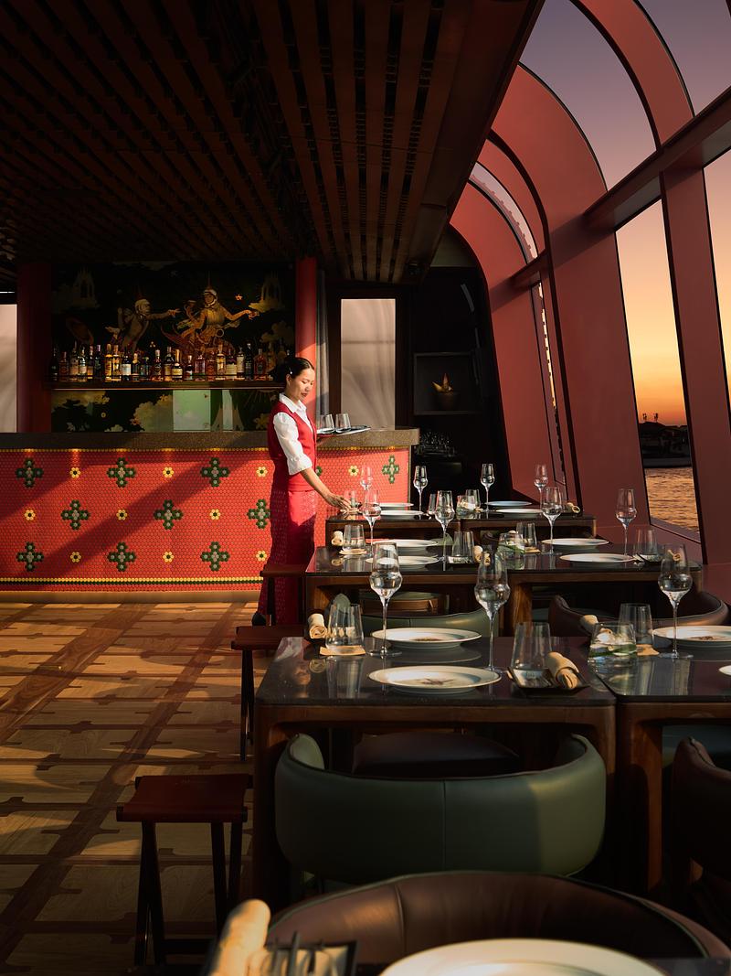 Dossier de presse | 5216-01 - Communiqué de presse | Apsara Cruise, Bar & Restaurant of The Year from  World Architecture Festival Interiors - Studio Locomotive - Design d’intérieur commercial - Apsara Cruise by Studio Locomotive - Crédit photo : Pichan Sujaritsatit