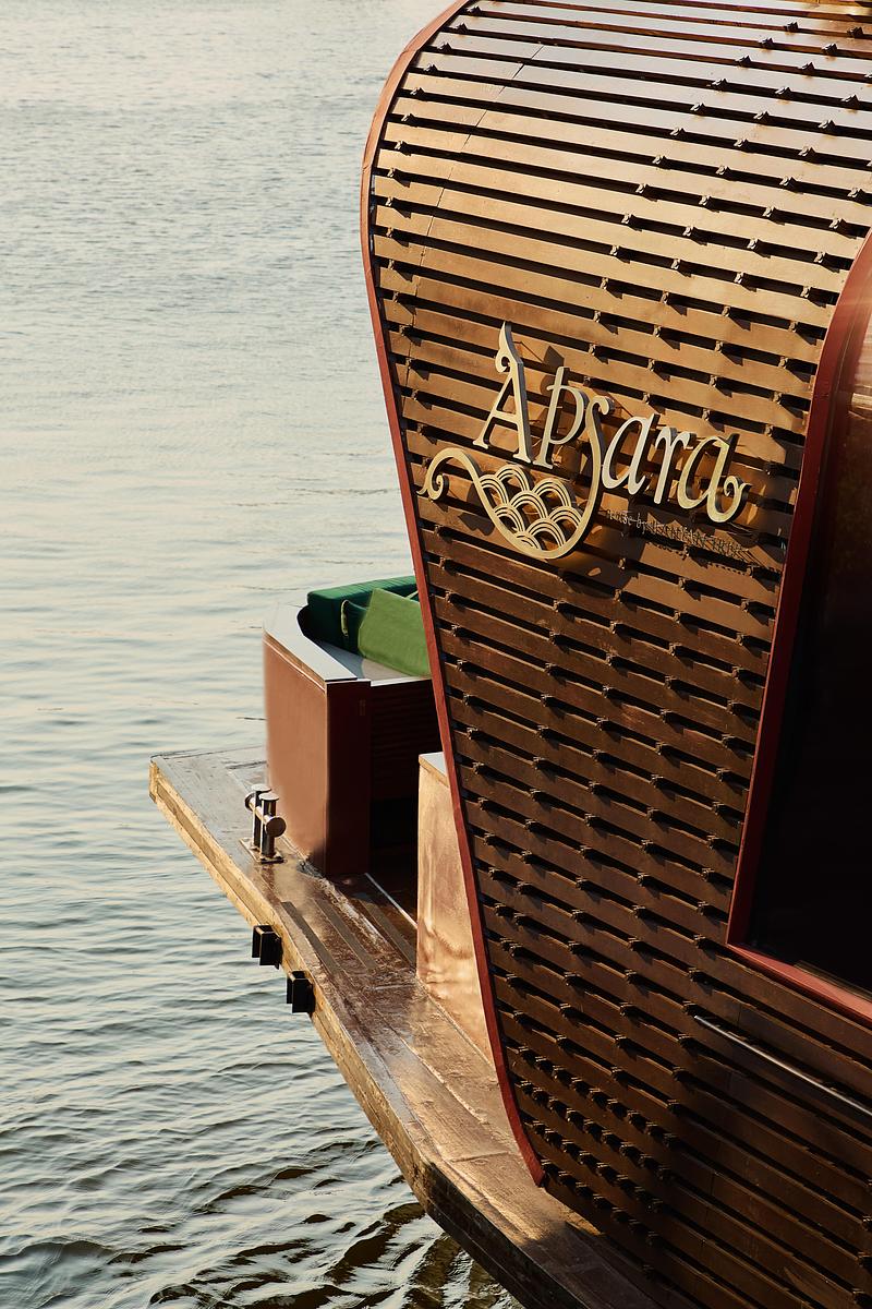 Dossier de presse | 5216-01 - Communiqué de presse | Apsara Cruise, Bar & Restaurant of The Year from  World Architecture Festival Interiors - Studio Locomotive - Design d’intérieur commercial - Apsara Cruise by Studio Locomotive - Crédit photo : Pichan Sujaritsatit