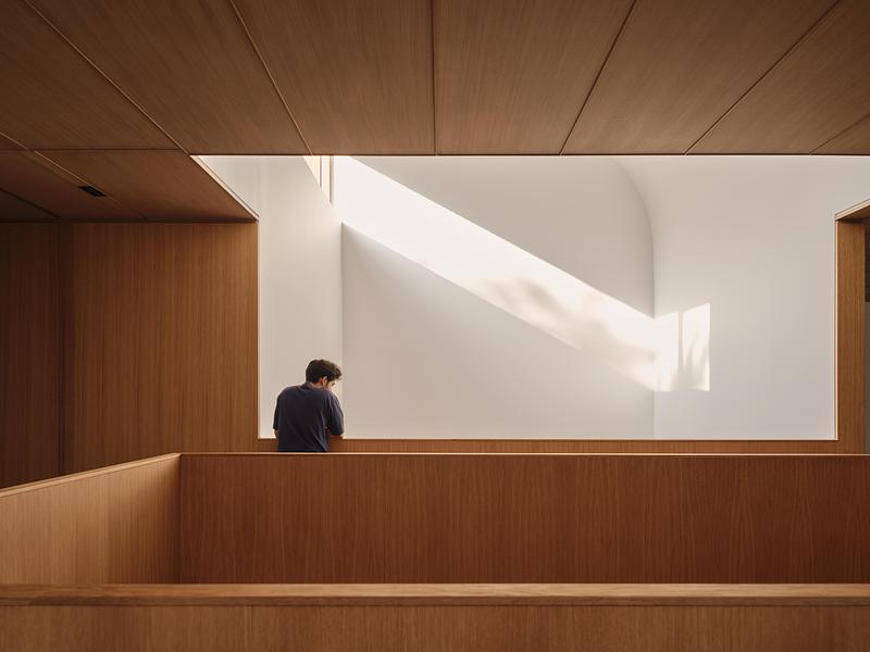 Press kit | 2682-02 - Press release | House of Monitors - Williamson Williamson Inc. - Residential Architecture - Looking into the dining room below from the bridge to the primary bedroom. - Photo credit: Doublespace Photography