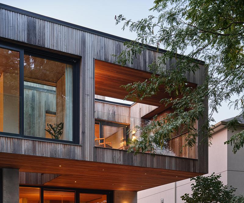 Press kit | 2682-02 - Press release | House of Monitors - Williamson Williamson Inc. - Residential Architecture - The exterior second-floor deck is open to below and above and shares the sky space with a sitting area in the primary bedroom. - Photo credit: Doublespace Photography