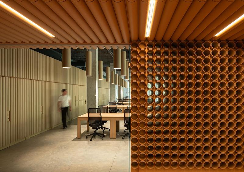 Press kit | 1968-23 - Press release | Architecture MasterPrize Announces 2025 Award Winners - Farmani Group - Commercial Architecture - THE CARDBOARD OFFICE_ RED CROSS ON THE STREET by TOMAS GARCIA PIRIZ STUDIO, AMP 2025 Best of Best Winner in Workplaces Interior - Photo credit: Fernando Alda