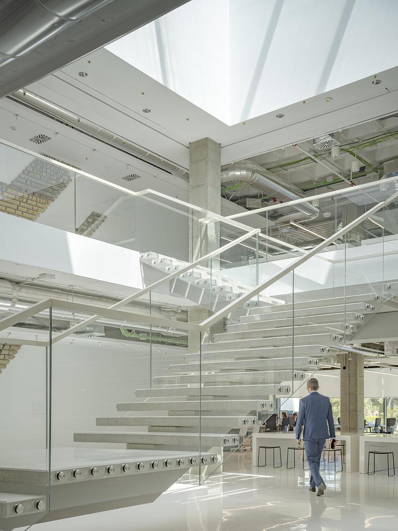 Press kit | 7820-01 - Press release | ACCIONA’s International Headquarters in Madrid - a new global benchmark in people-focused workplace design - Perkins&Will - Commercial Interior Design - Photo credit: ©Timothy Soar