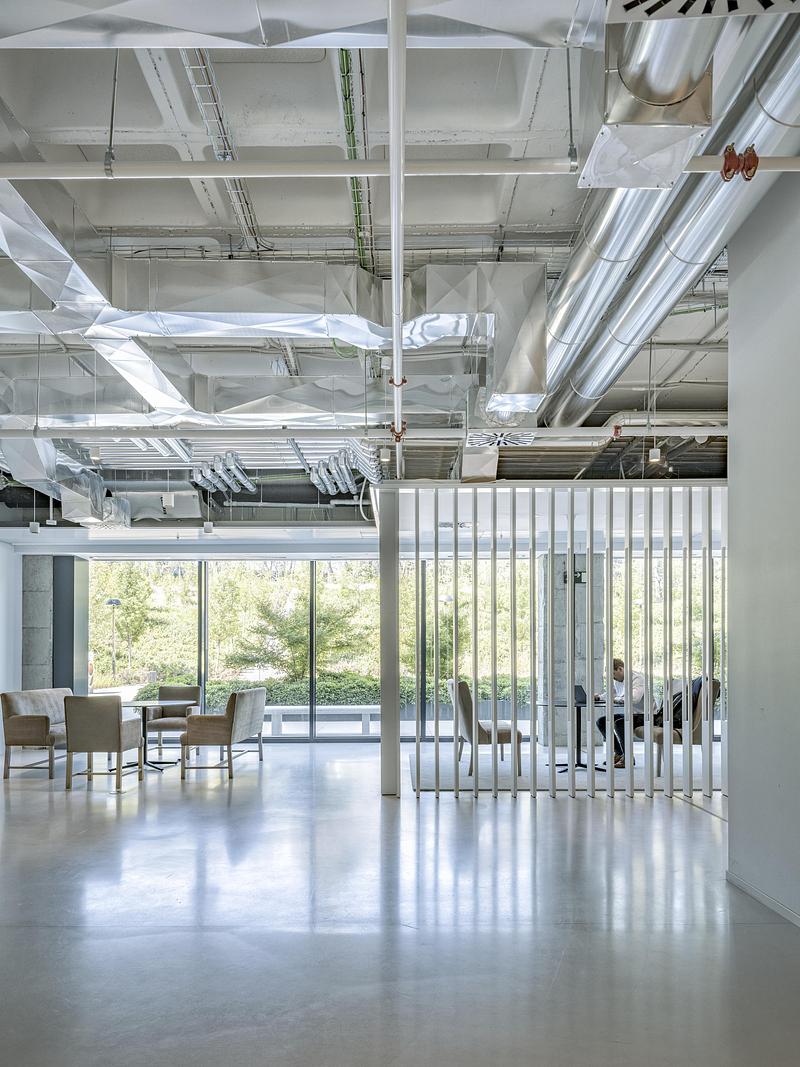 Press kit | 7820-01 - Press release | ACCIONA’s International Headquarters in Madrid - a new global benchmark in people-focused workplace design - Perkins&Will - Commercial Interior Design - Photo credit: ©Timothy Soar