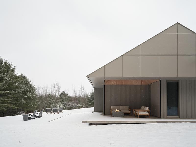 Dossier de presse | 2609-02 - Communiqué de presse | Ridge House - Superkül - Architecture résidentielle - Crédit photo : doublespace photography