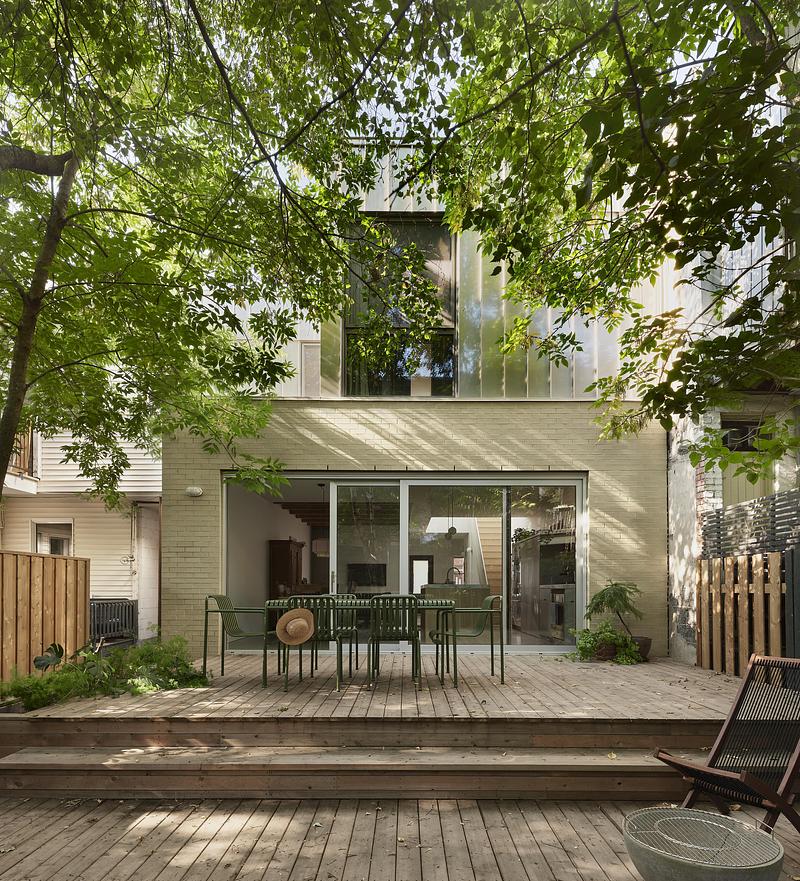 Press kit | 5319-01 - Press release | ShoeBox CHB - ALEXANDRE BERNIER ARCHITECTE - Residential Architecture - Rear Facade open to the garden - Photo credit:  Maxime Brouillet 