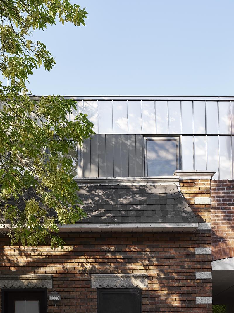 Press kit | 5319-01 - Press release | ShoeBox CHB - ALEXANDRE BERNIER ARCHITECTE - Residential Architecture - Front Façade material - Photo credit:  Maxime Brouillet 