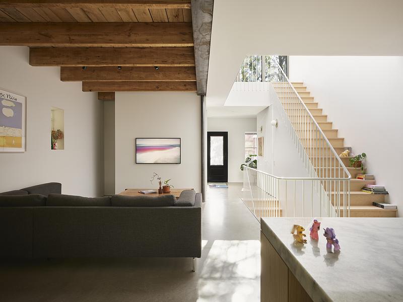 Press kit | 5319-01 - Press release | ShoeBox CHB - ALEXANDRE BERNIER ARCHITECTE - Residential Architecture - Ground Floor – Main Living Area - Photo credit:  Maxime Brouillet 