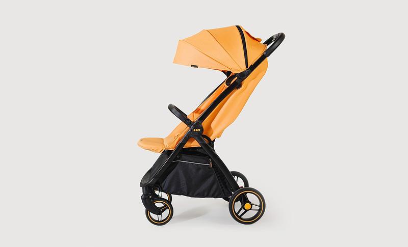 Press kit | 7831-01 - Press release | Morrama Collaborates with Female-led Indian Startup Loopie to Redefine The Baby Stroller - Morrama - Industrial Design - Orange Loopie Stroller - Photo credit: Morrama